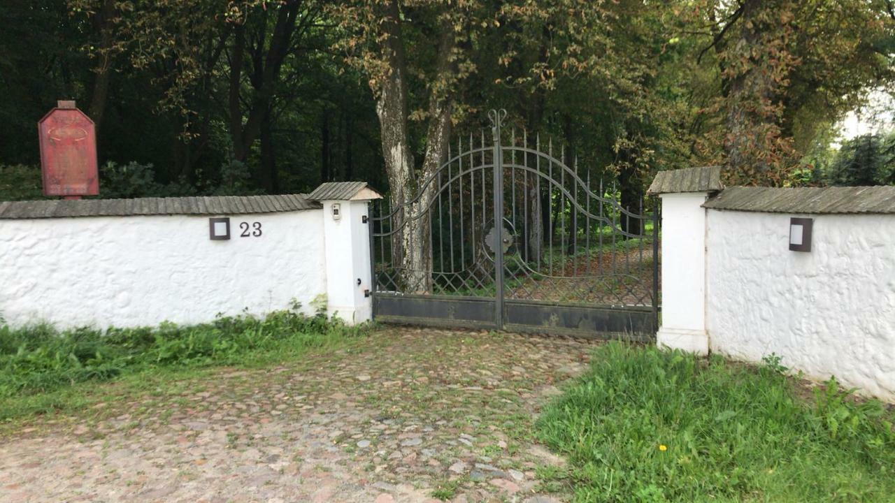 Отель Dwor Woskrzenice Бяла-Подляска Экстерьер фото